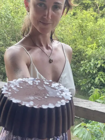 Disco de cacao ceremonial en la selva peruana